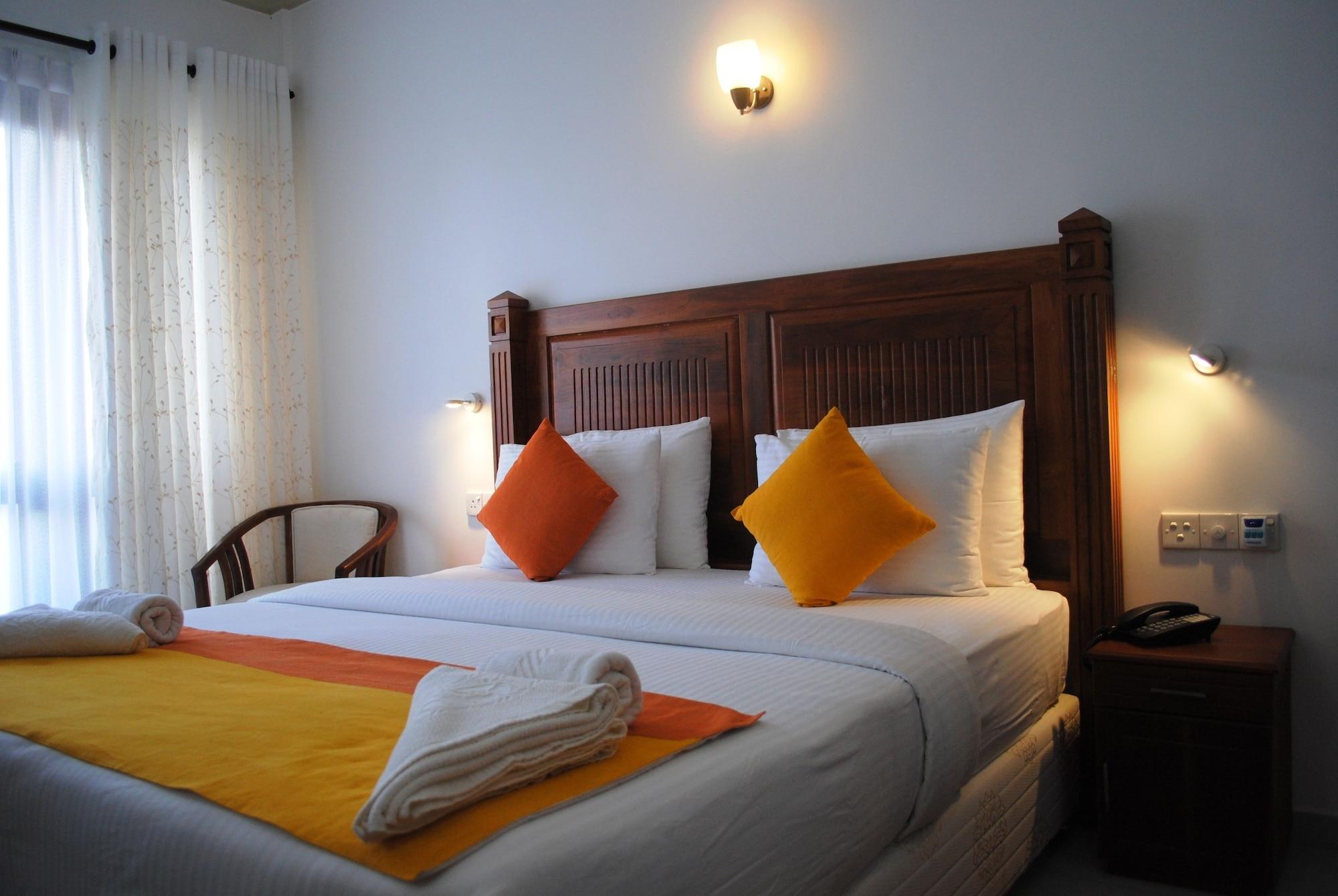 Hotel Yo Канді Екстер'єр фото