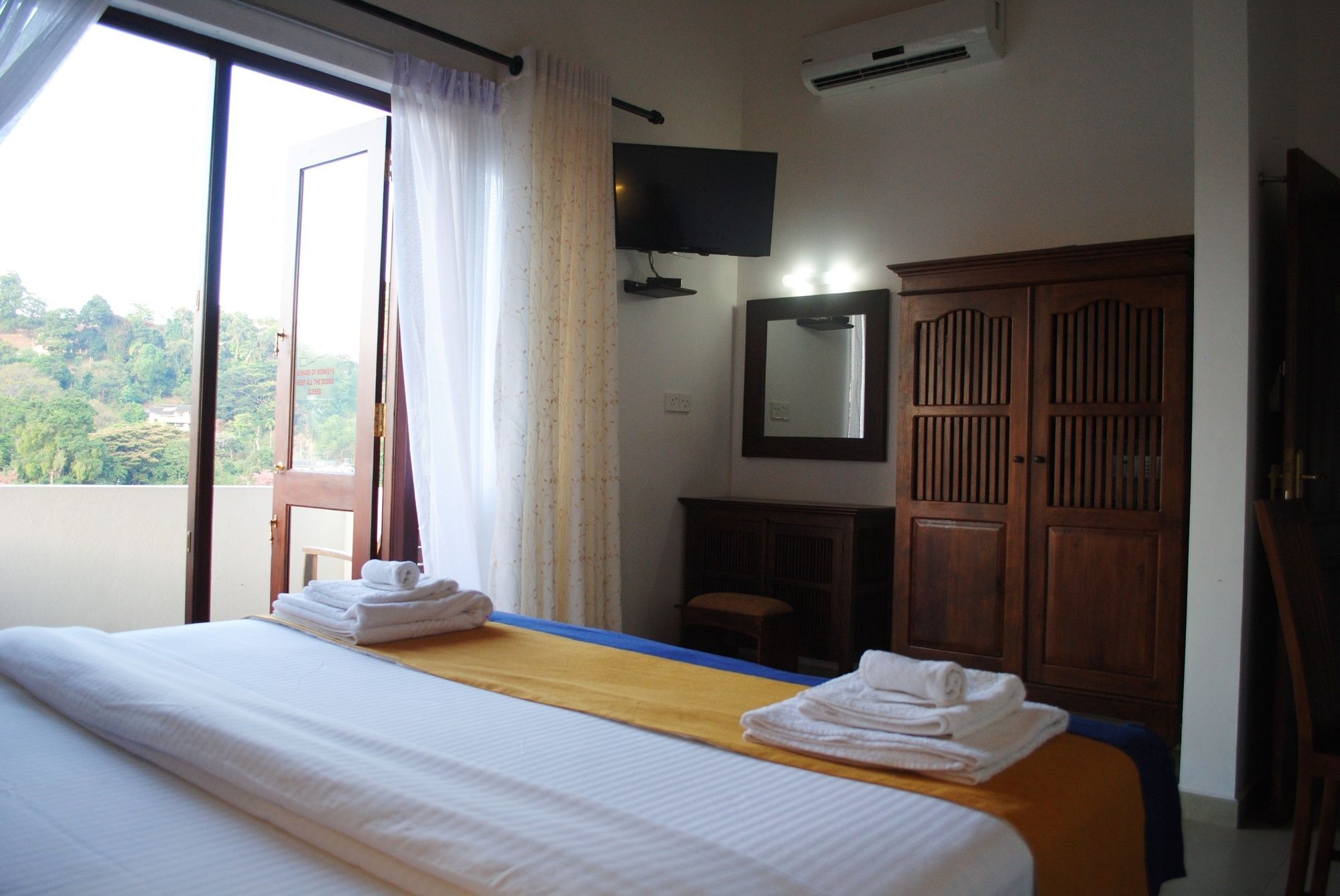 Hotel Yo Канді Екстер'єр фото